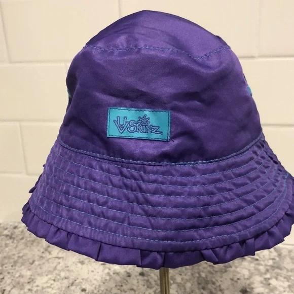 NWOT REVERSIBLE UV SKINZ GIRLS HAT - Picture 3 of 4